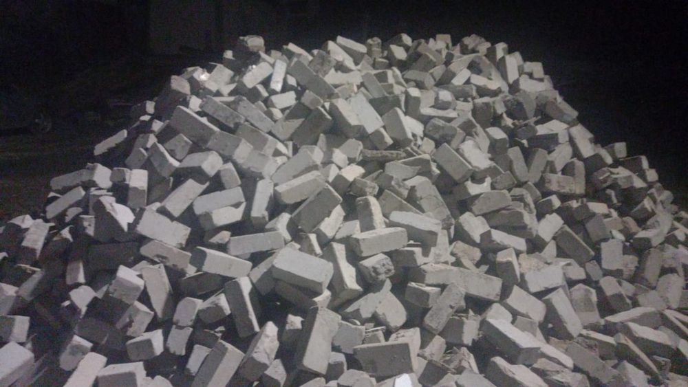 Продам кирпич красный и силикатный в отличном состоянии влюбом количес