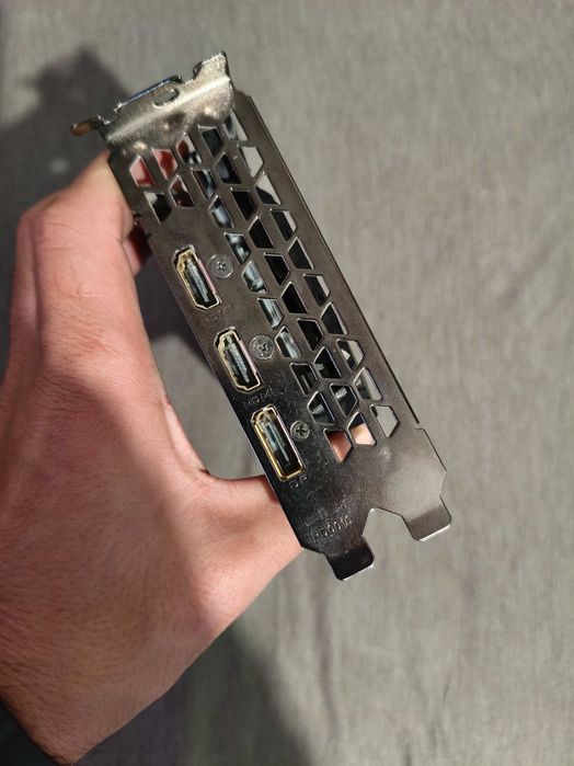 Placă Video Gigabyte GeForce GTX 1650 4GB - Fără Alimentare 6-pini!
