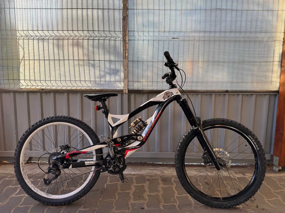 Bicicletă Downhill/ Freeride YT Tues 2.0 (2011)