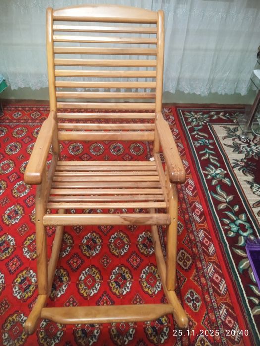Kreslo kachalka  sotiladi juda mustaxkam