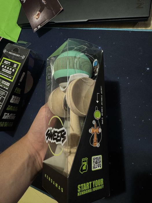 Kendama broken bones sweets mint green