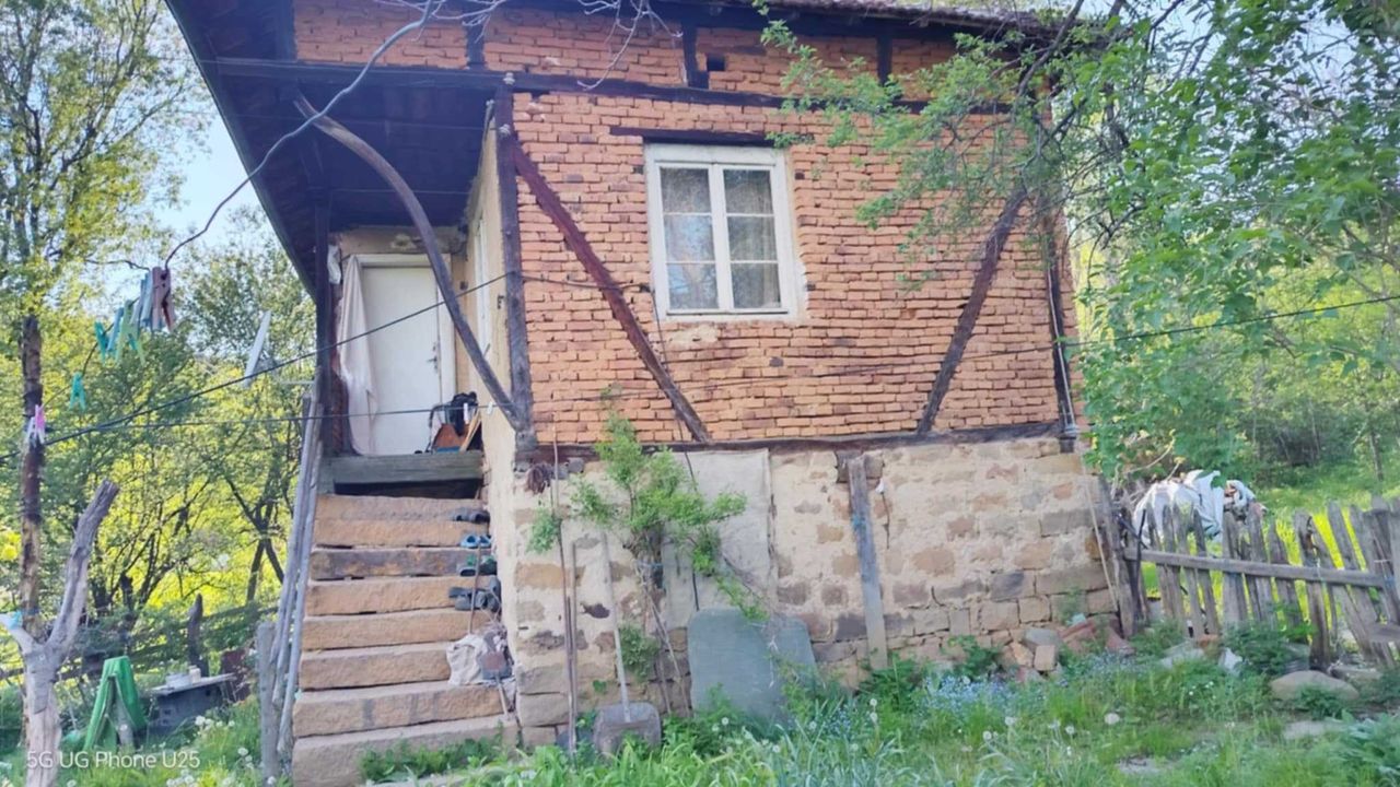 Продава се Къща в с. Бойковец, Област София-област - 180 кв.м за 556 €/кв.м - Снимка #2