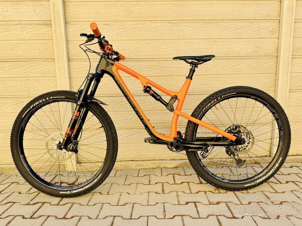 Bicicleta full suspension Rocky Mountain