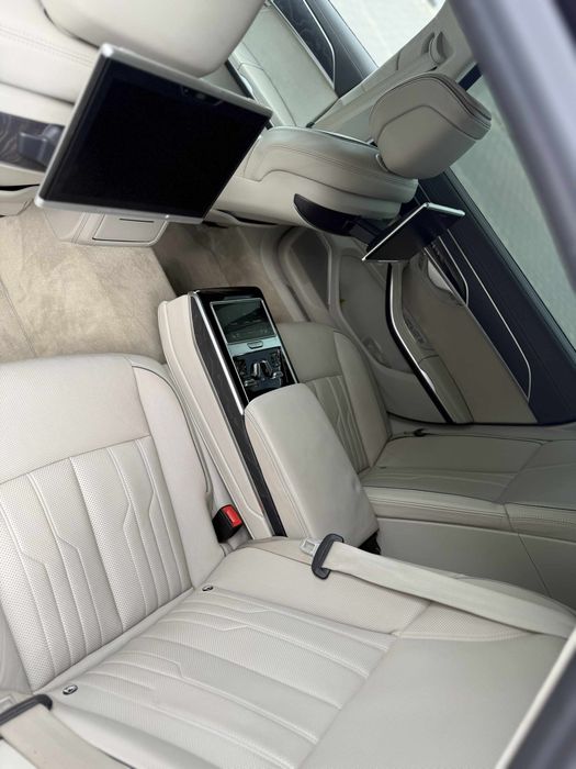 Audi A8 long,An 2017,Model 5.5 Tfsi,3.0 benzina 340 Cp!!