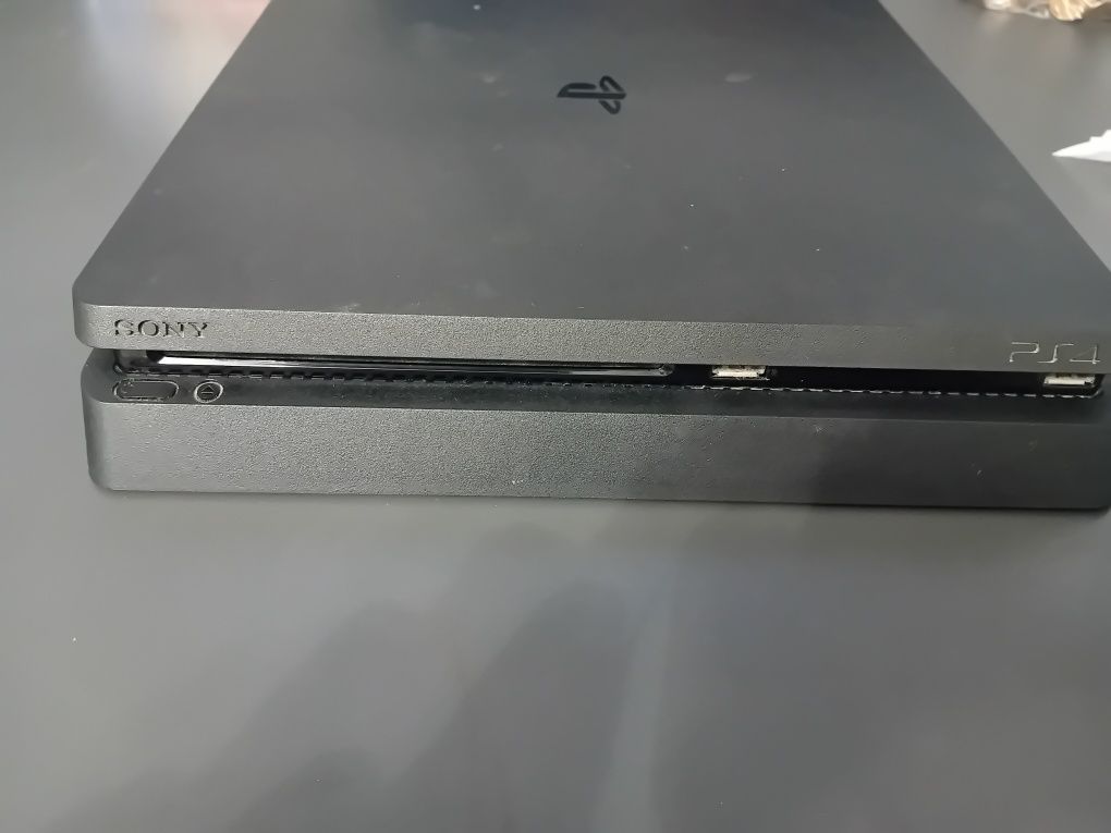 Ps4 slim 1TB + PSN account