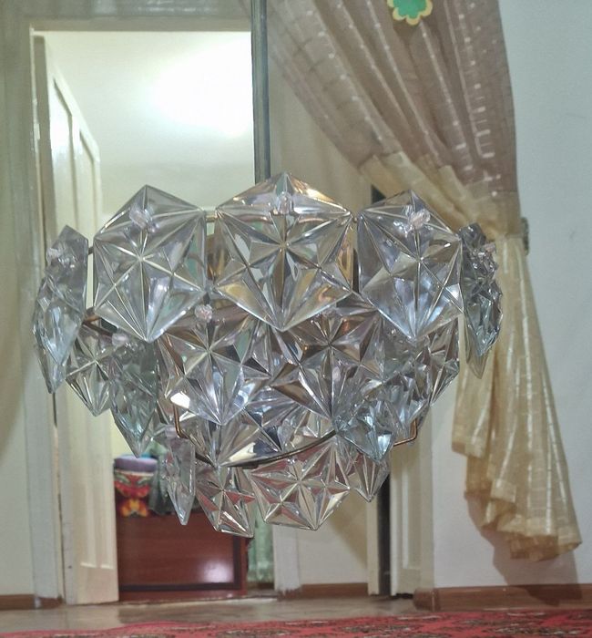 Люстра сотилади холати яхши