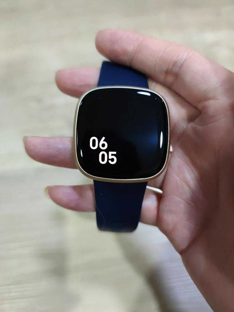 Fitbit versa 3 смарт часовник