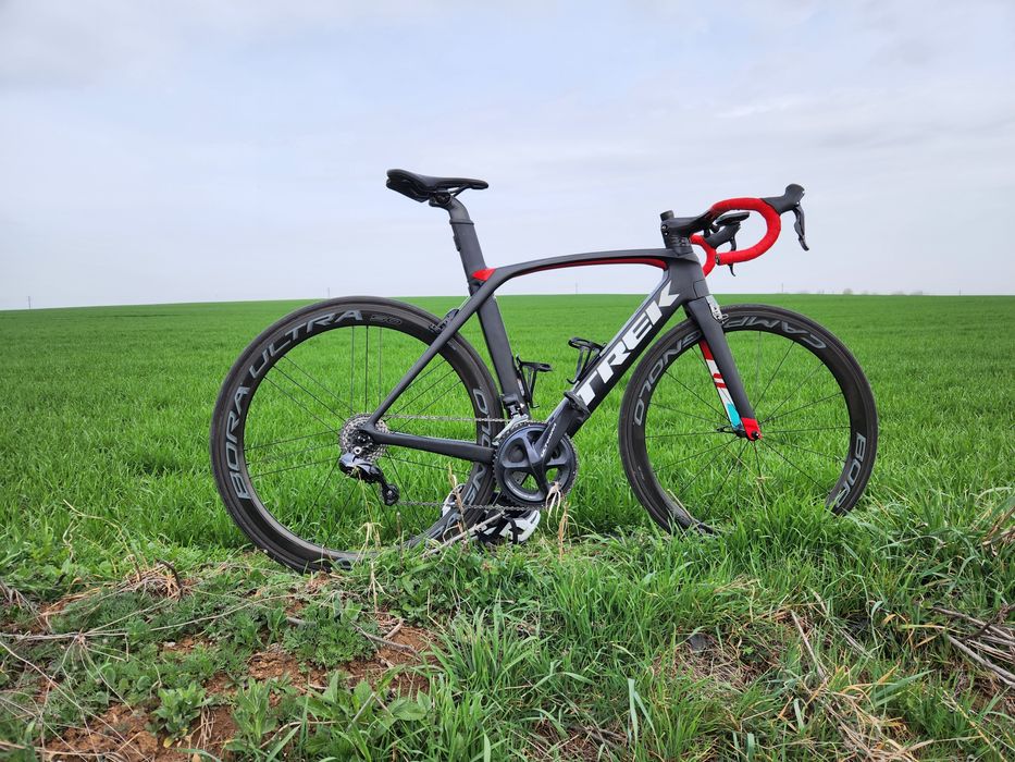 Оригинален шосеен велосипед Trek Madone 9 с ел. скорости и powermeter