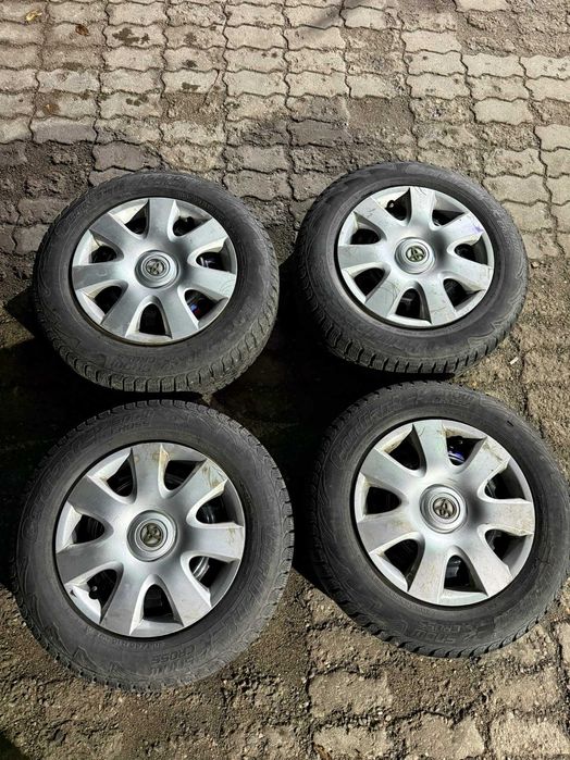 Зимние шины 205/65/15 Кордиант Сноу Кросс с дисками R15