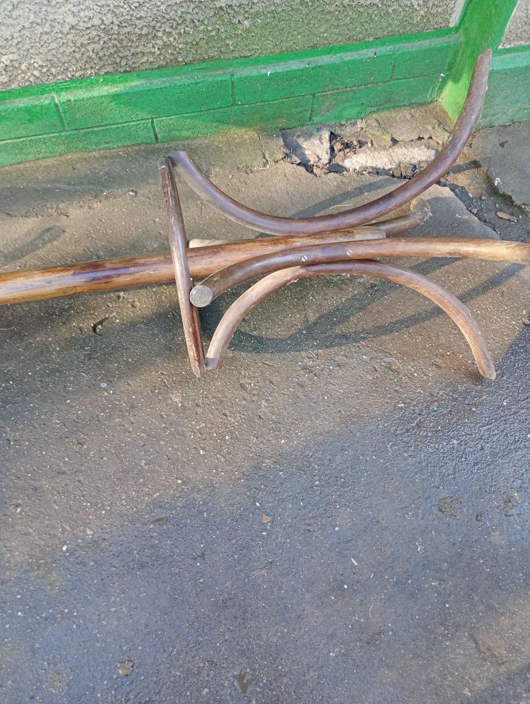Cuier vechi material lemnos