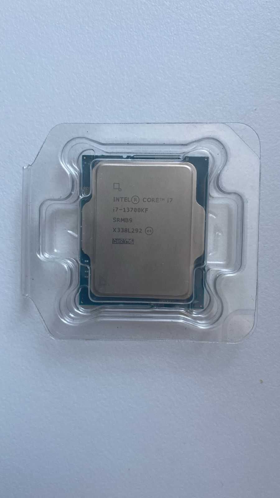 Процессор Intel Core i7-13700kf