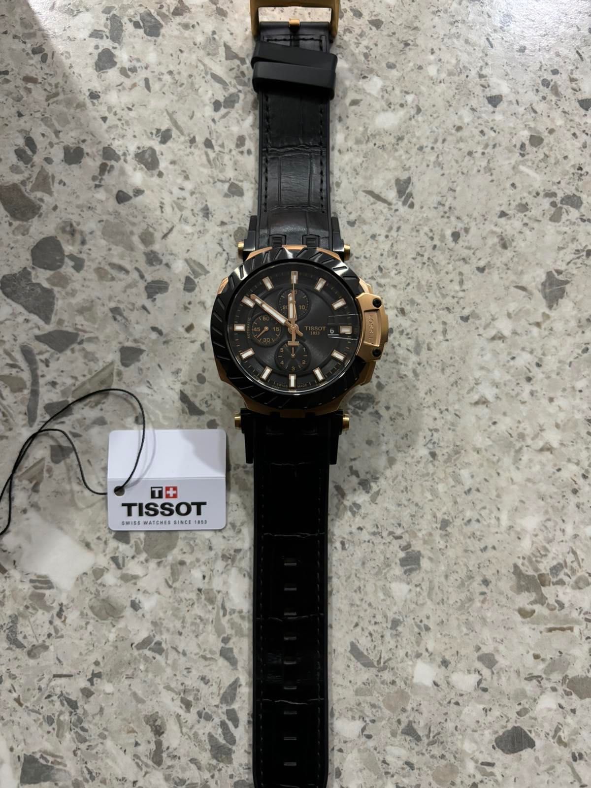 Часовник Tissot.