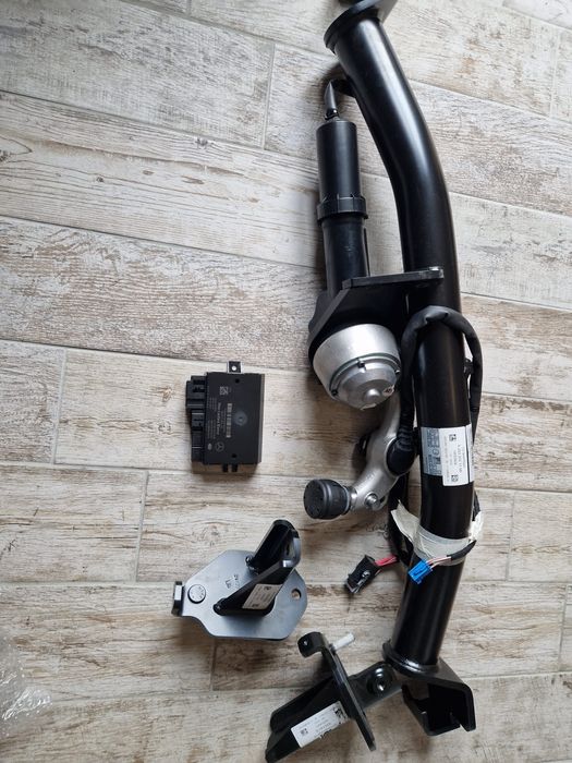 Carlig remorcare original Mercedes GLC, nou A2533150100 A2533101100