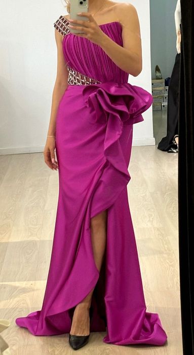 Rochie cu trena- fucsia