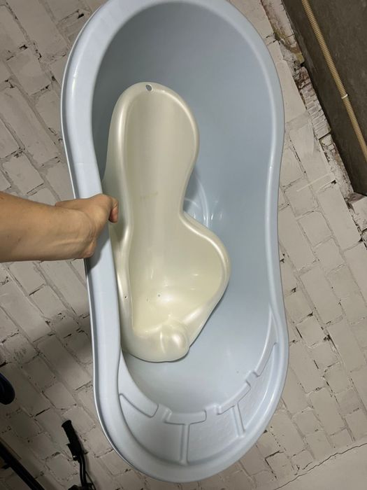 Детская ванночка с анатомической вставкой