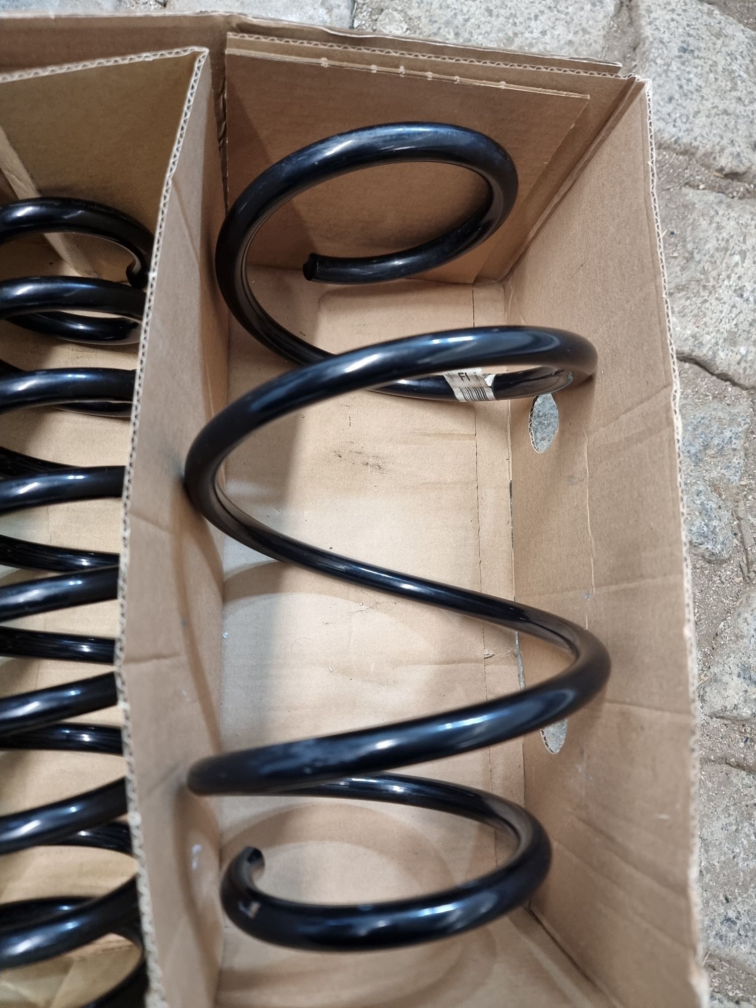 OEM пружини за адаптивно окачване bmw 440i f32 RWD