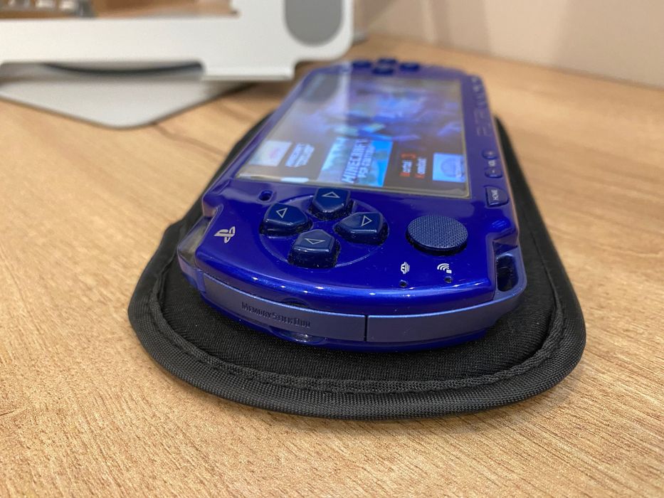 PSP 2000 (Metallic Blue) — stare excelentă, 64 GB, jocuri instalate