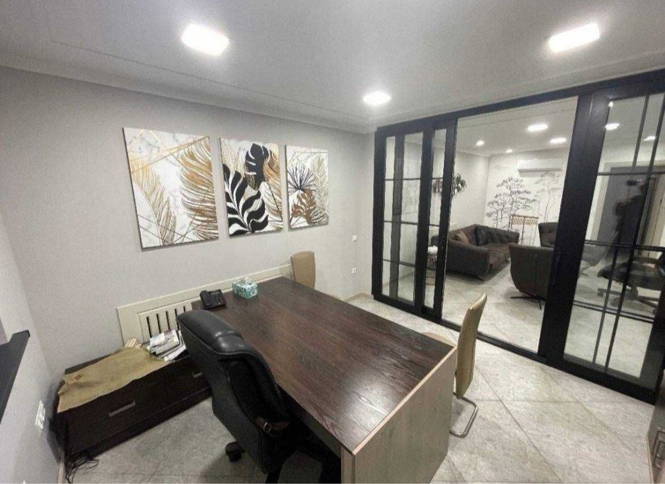 Аренда офиса! 3 ком 90 кв муқимий первая линия!