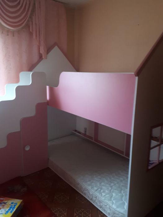 Двухъярусная кровать