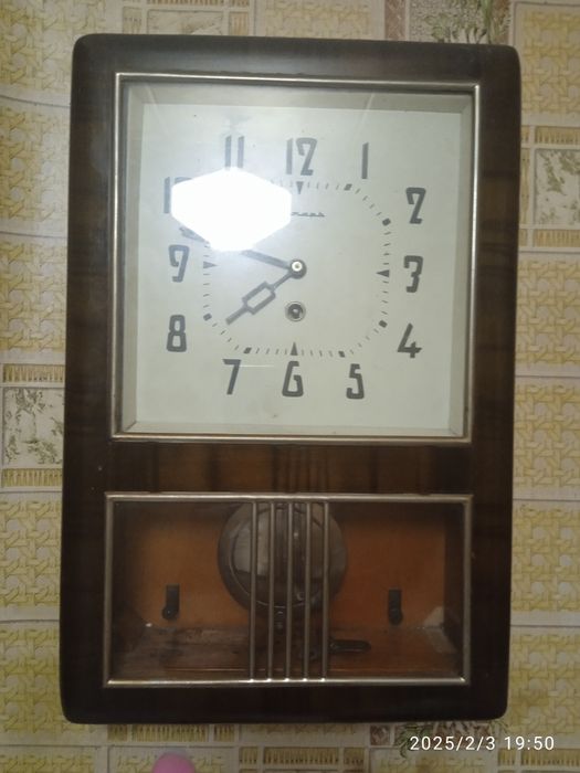 Часы настенные с маятником