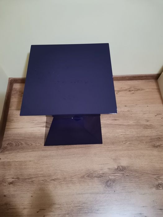 Маса с нестандартна форма