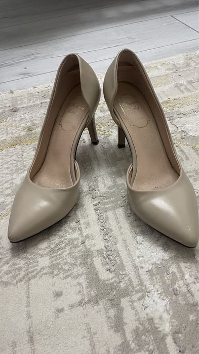 Продаю женскую обувь