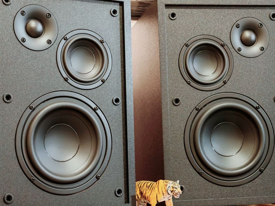 Grundig GHF-1030 Series. Boxe raft fabuloase. 3 căi. Noi. Preț fix !