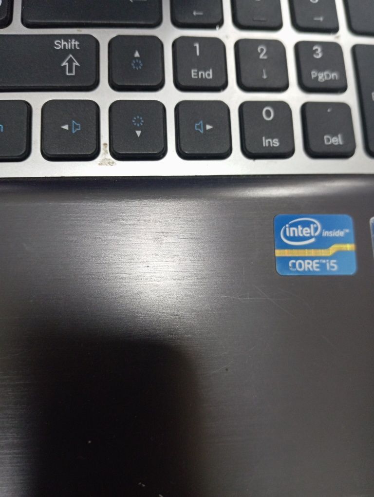 Samsung corei 5 Korea. Tez ishledi