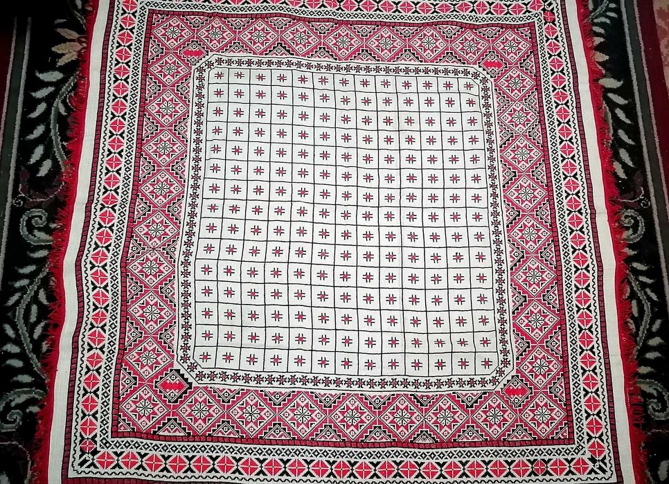 Fata de masa traditionala cusuta manual model vechi