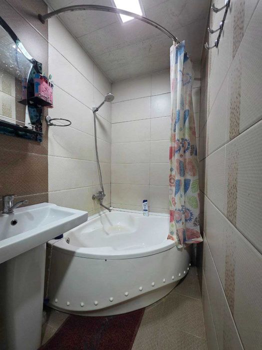 Продаётся 2х комн квартира на 1 этаже Ор-р Университет Овир