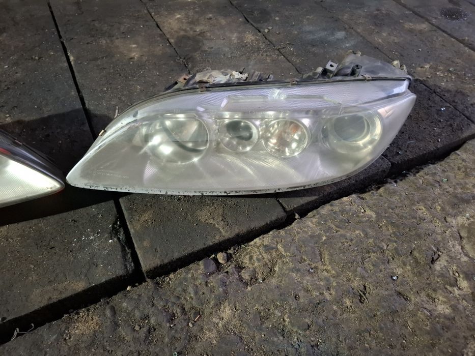 Faruri cu lupă Mazda 6