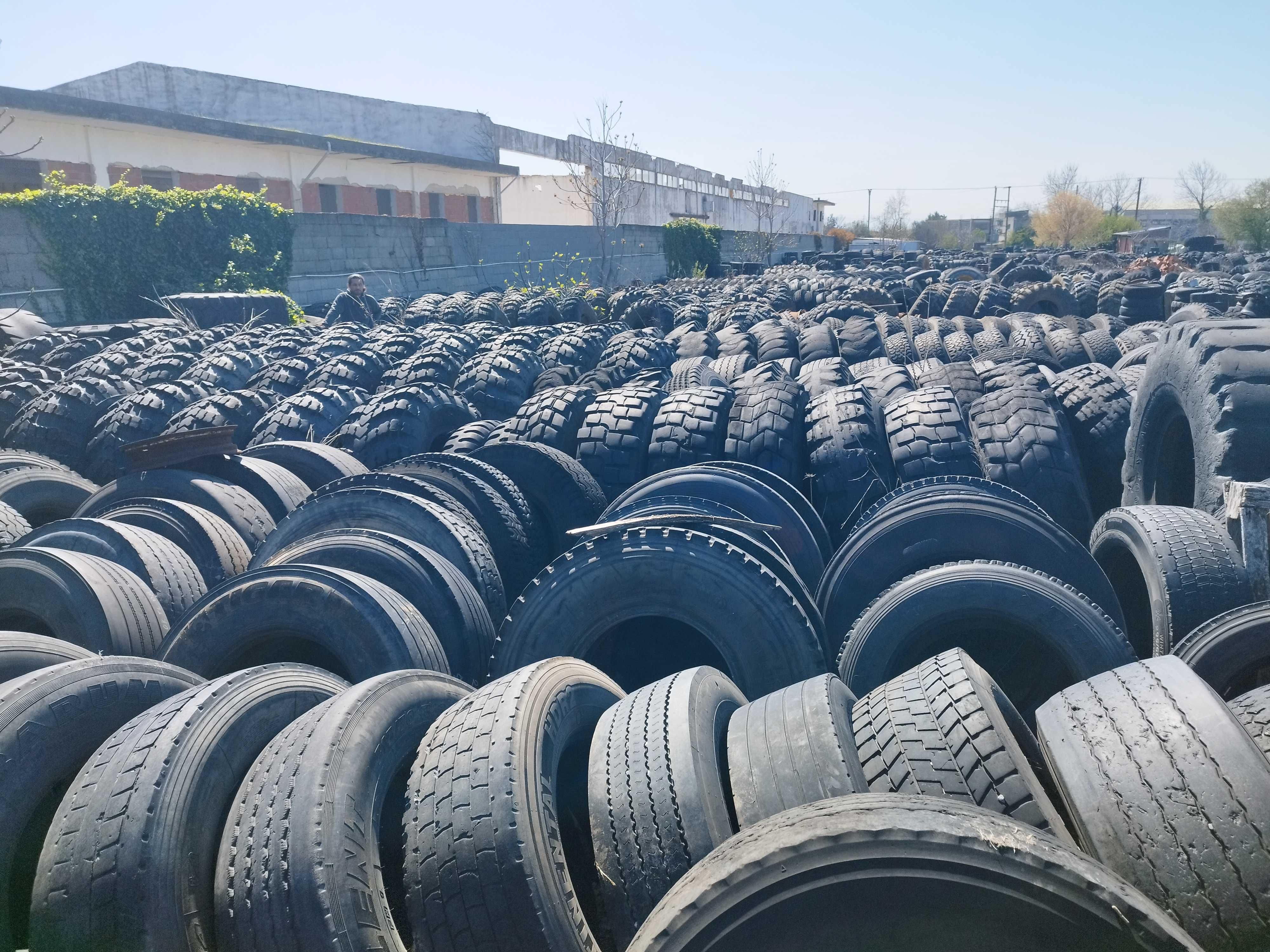 Гуми за товарни автомобили