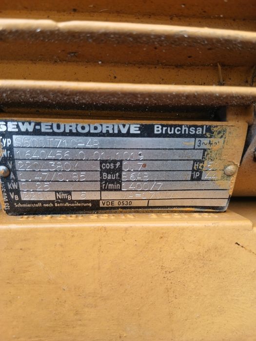 Vând motor,folie aluminiu  si altele