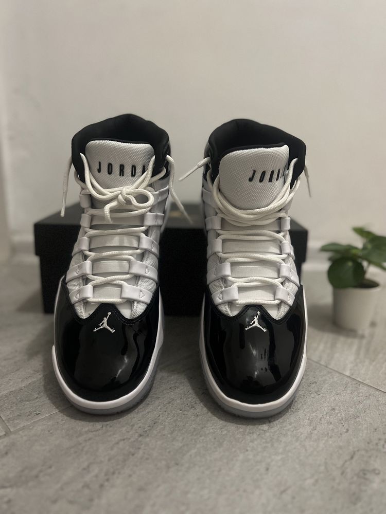 Nike Jordan Max Aura Black&white размер 43