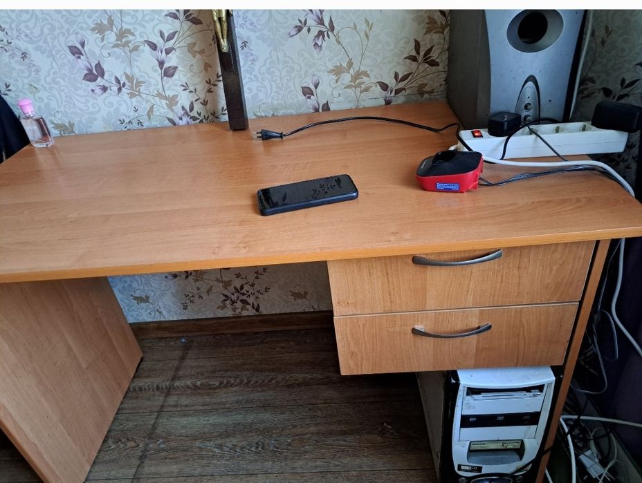 Стол в отличном состоянии