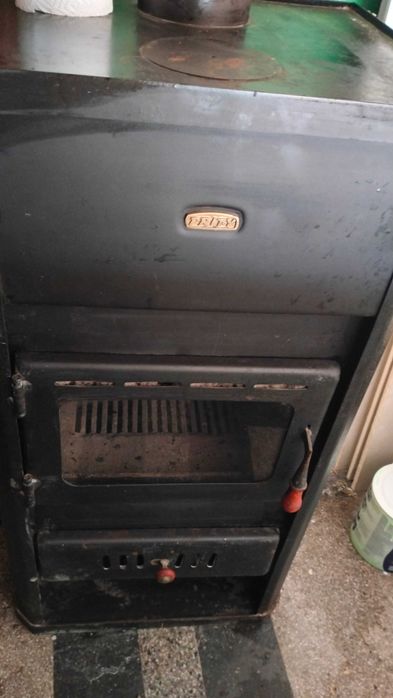 Печка на твърдо гориво с водна риза