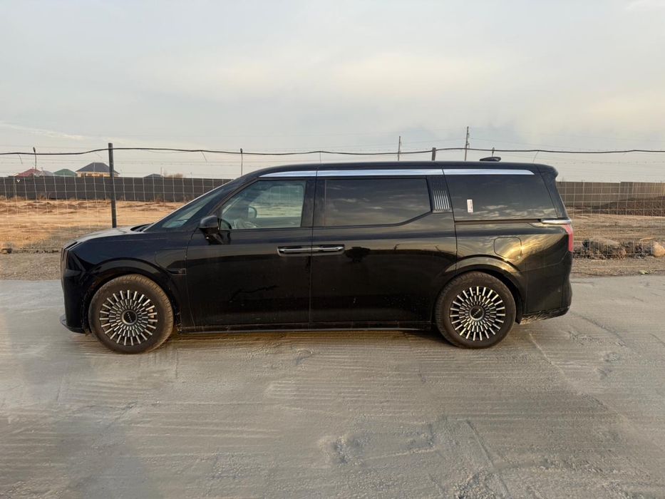 Продается автомобиль Zeekr 009