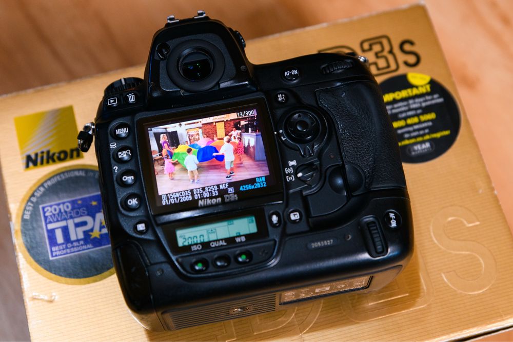 Nikon D3s ( 2 acumulatori, Card 64 gb )