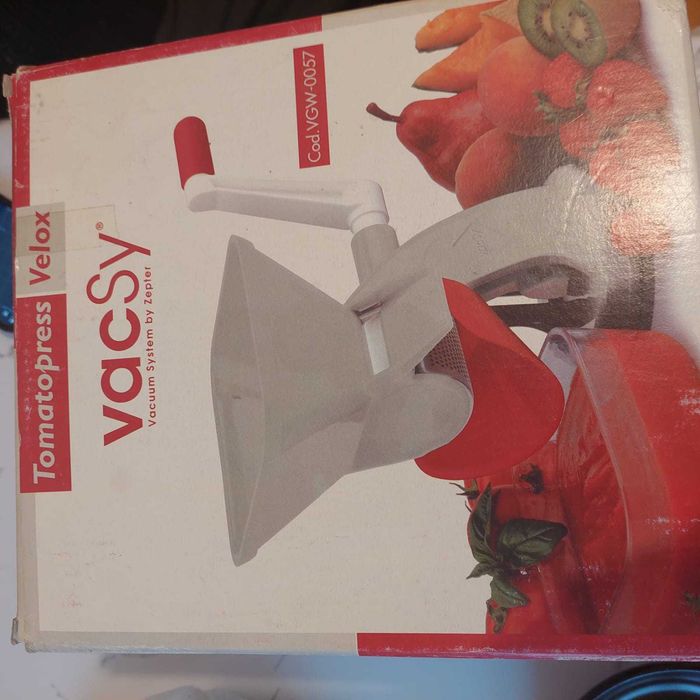 Томатопрес Velox vacSy , пользовались пару раз, состояние отличное