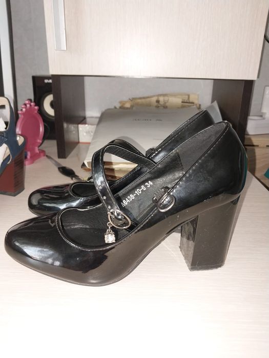 Продам туфли новые