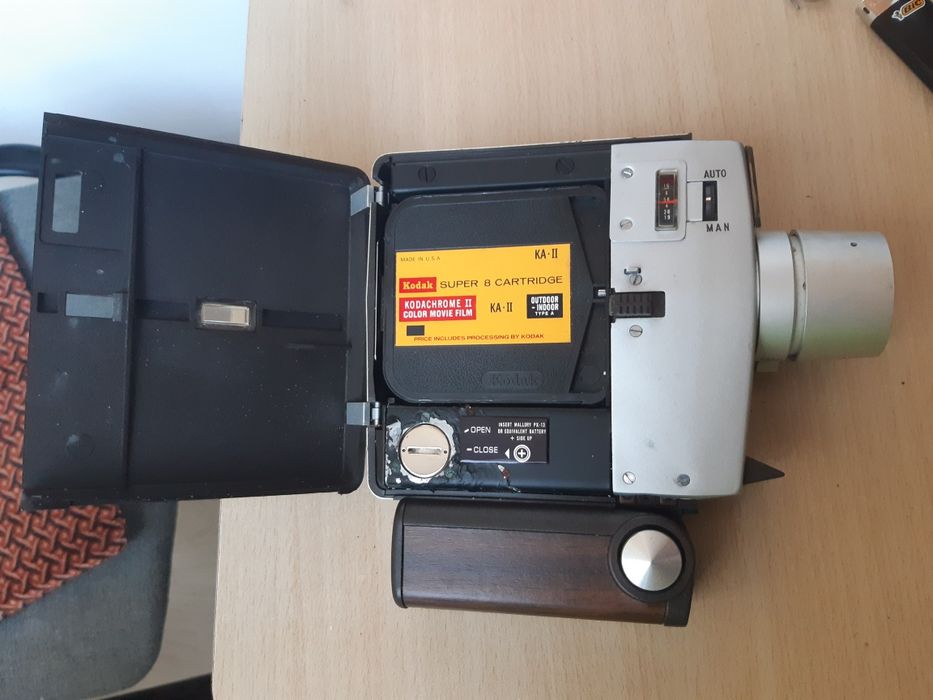 Aparat de filmat tip retro