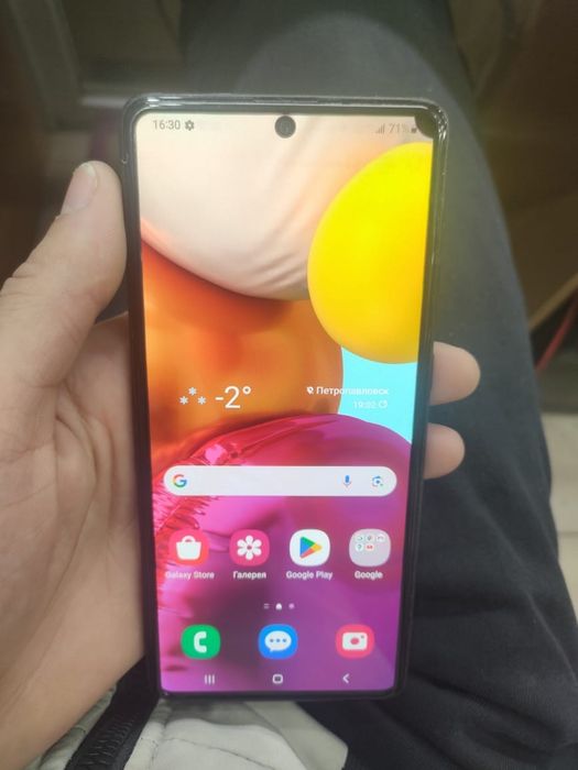 Продам самсунг а 71 в хорошем состоянии