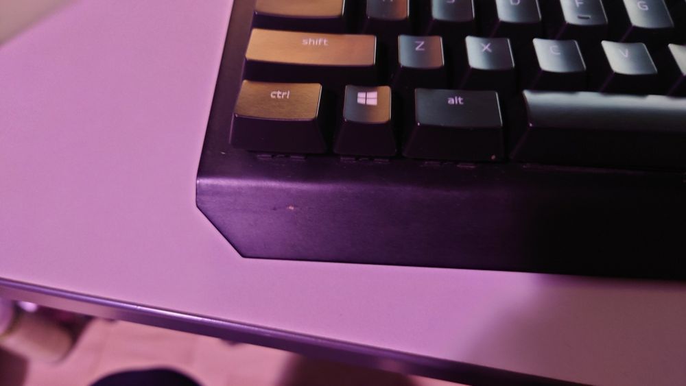 Vând tastatura gaming Razer blackwidow elite