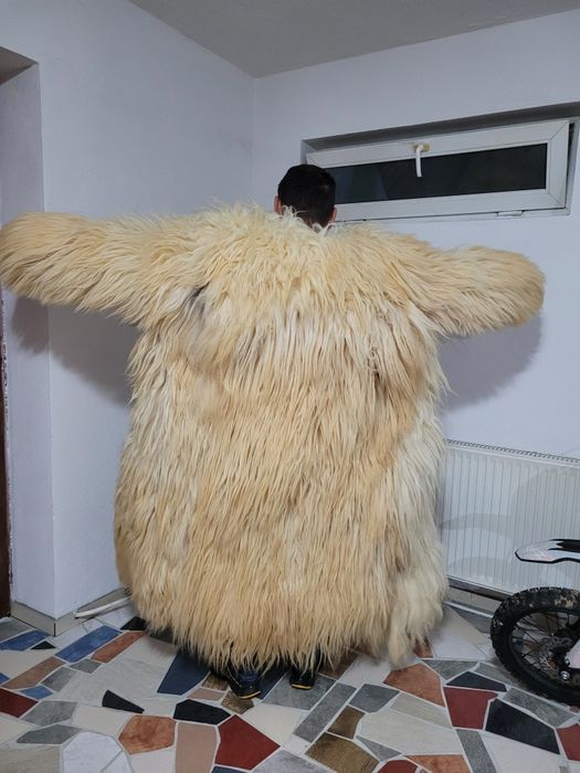 Tradiţi,bundă ,subă ,bitusă,suman .