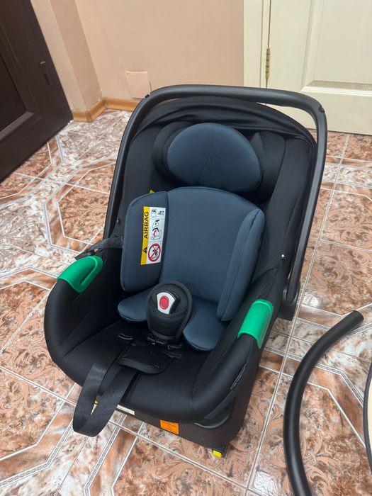 Стол за кола Kinderkraft и ел. люлка Moni