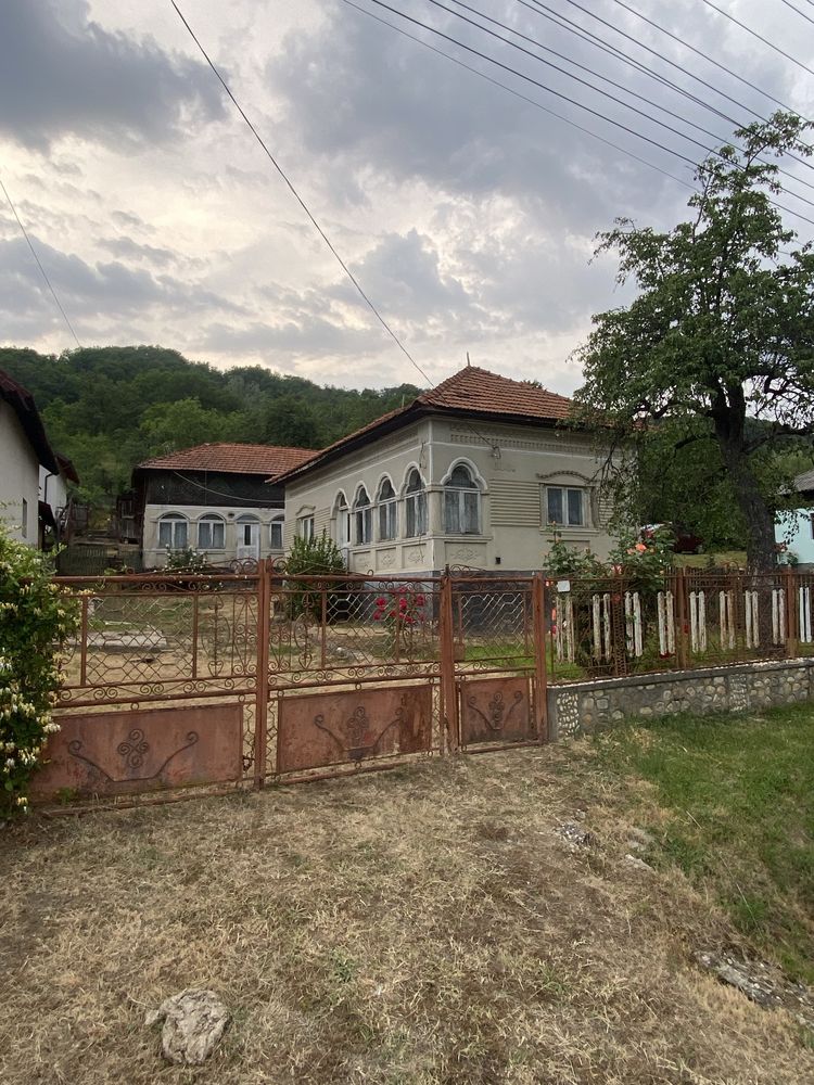 Casa de vanzare zona vulturesti arges
