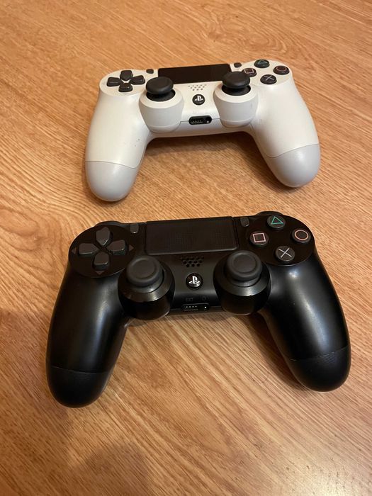 PlayStation 4 PRO 1TB, два джойстика, оригинална опаковка