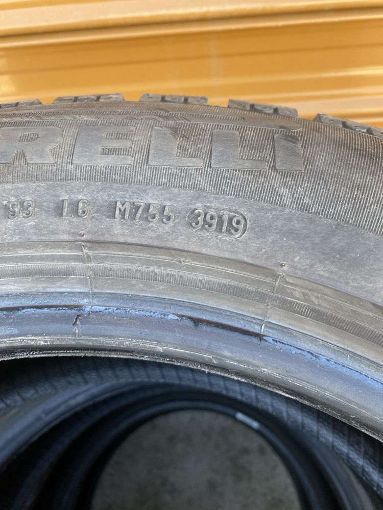 Гуми зимни 215/60/17 пирели