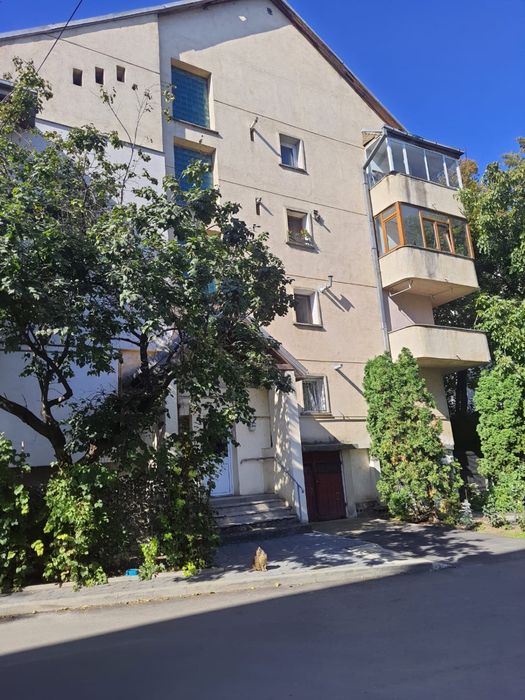 Apartament 3 camere + garaj zona tg. Cucu blocuri tip vila