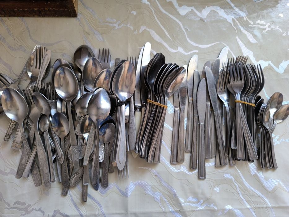 Набор столовых приборов ложки вилки ножи